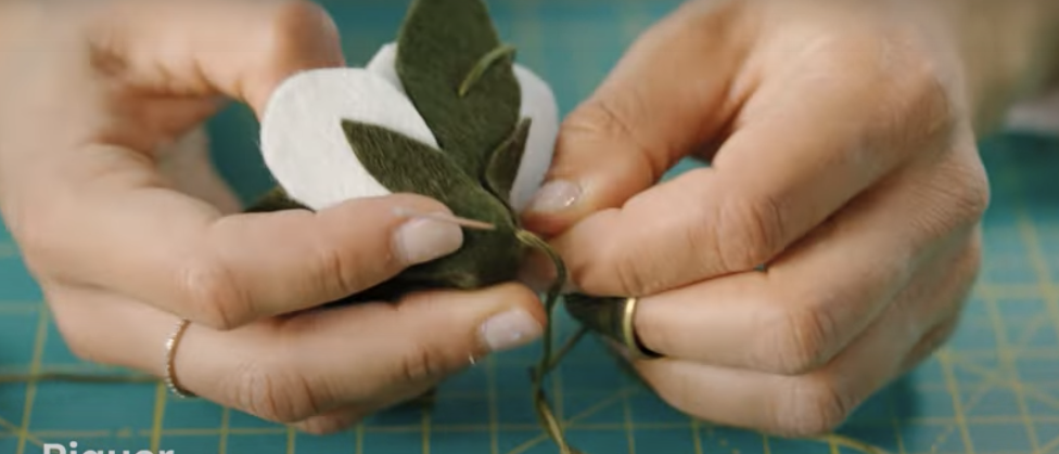 Mobile Fleuri en feutrine pour la chambre de bébé